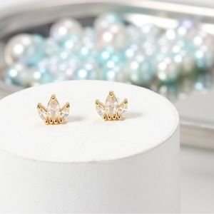 18k Gold 3- Leaf Gemstone Stud Earrings